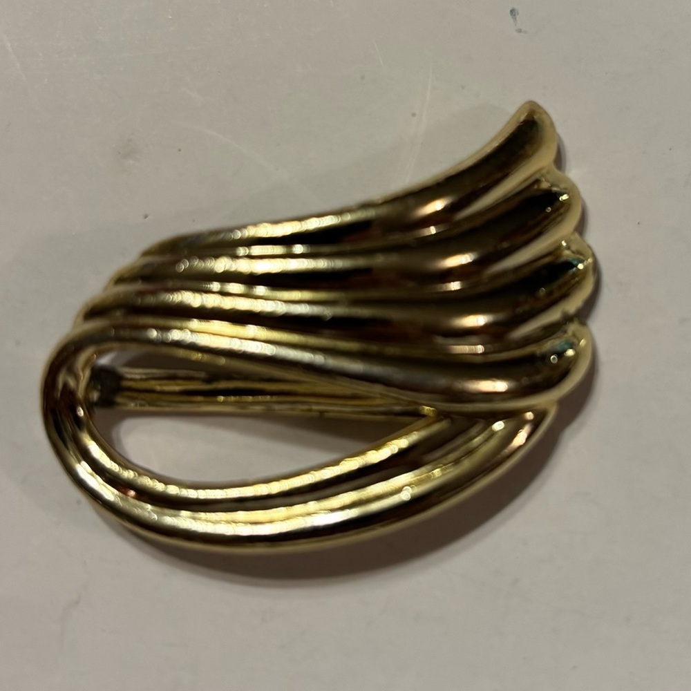Pastelli Signed Vintage Swirled Gold Tone Scarf Clip